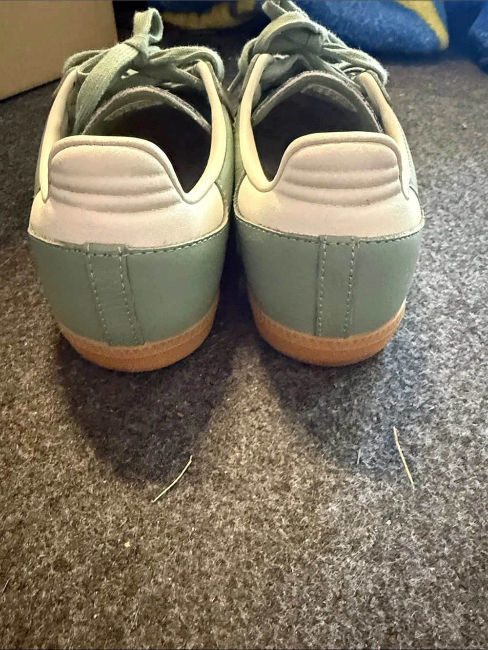 adidas Samba Sneakers in varsity Green, White & Gum - Picture 4 of 6